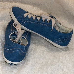 BLUE TAOS SNEAKERS Size 9